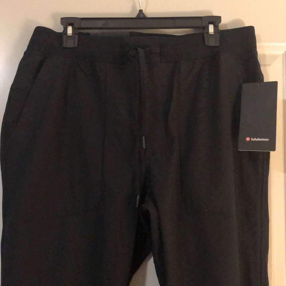 Men’s Lululemon joggers, black